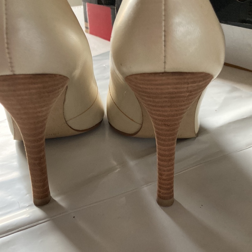 Heels - Picture 3 of 4